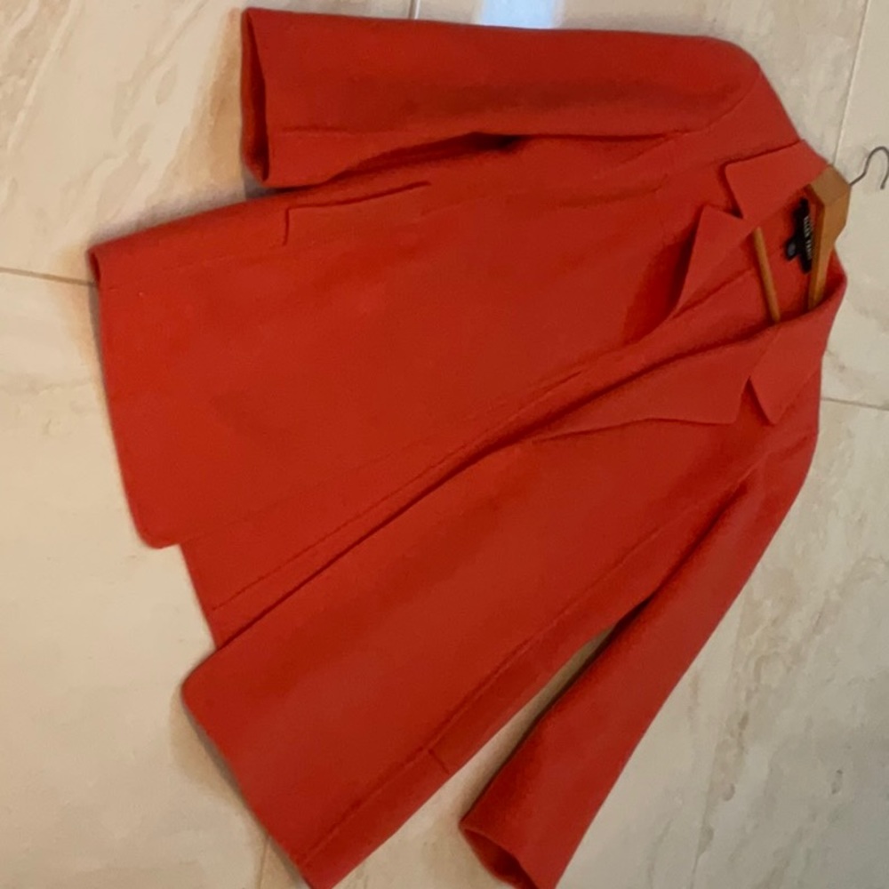 Ellen Tracy light short wool coat with a belt